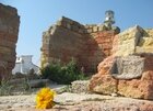 Развалины древнего маяка на острове
